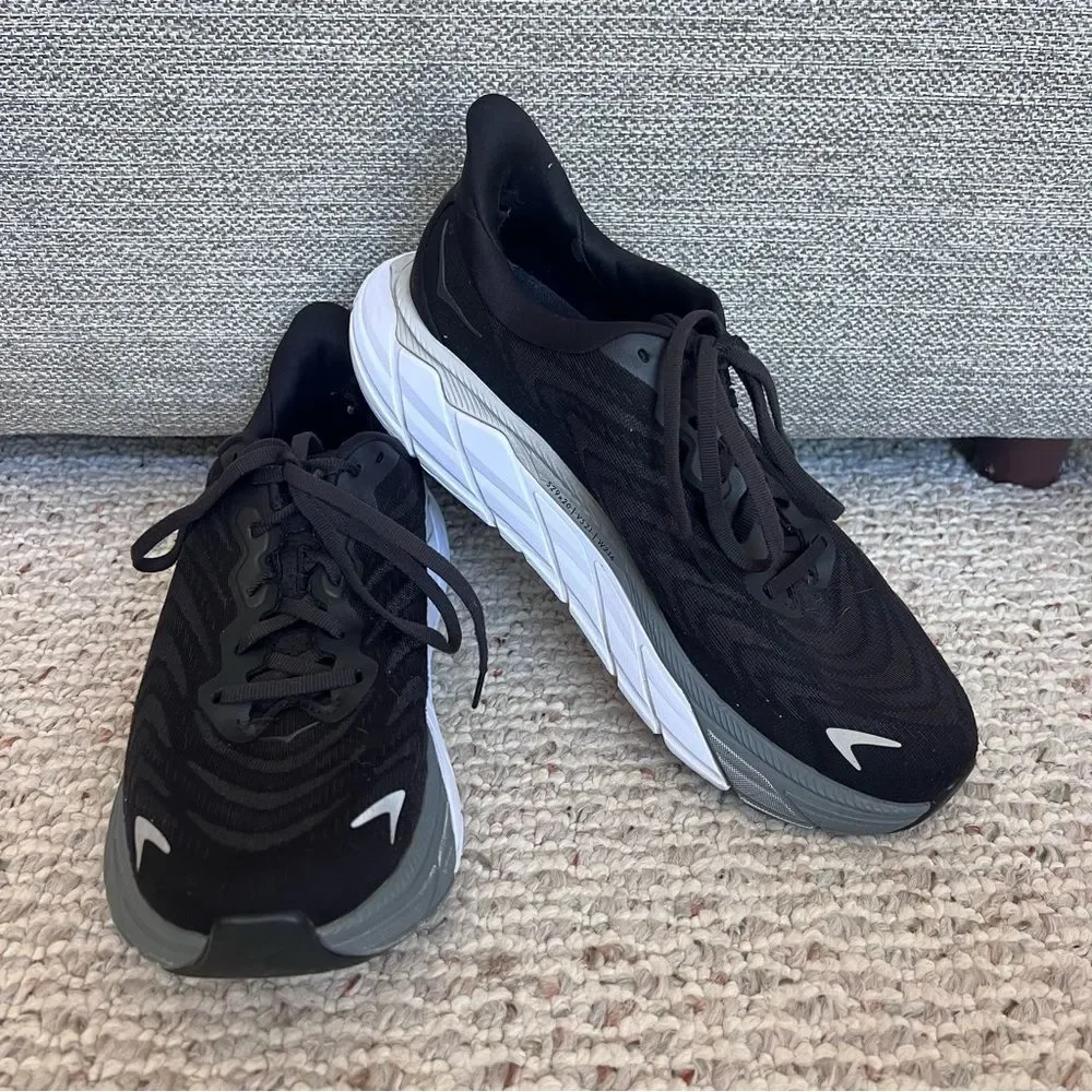 Hoka One One Womens Arahi 6 Running Shoe Black White